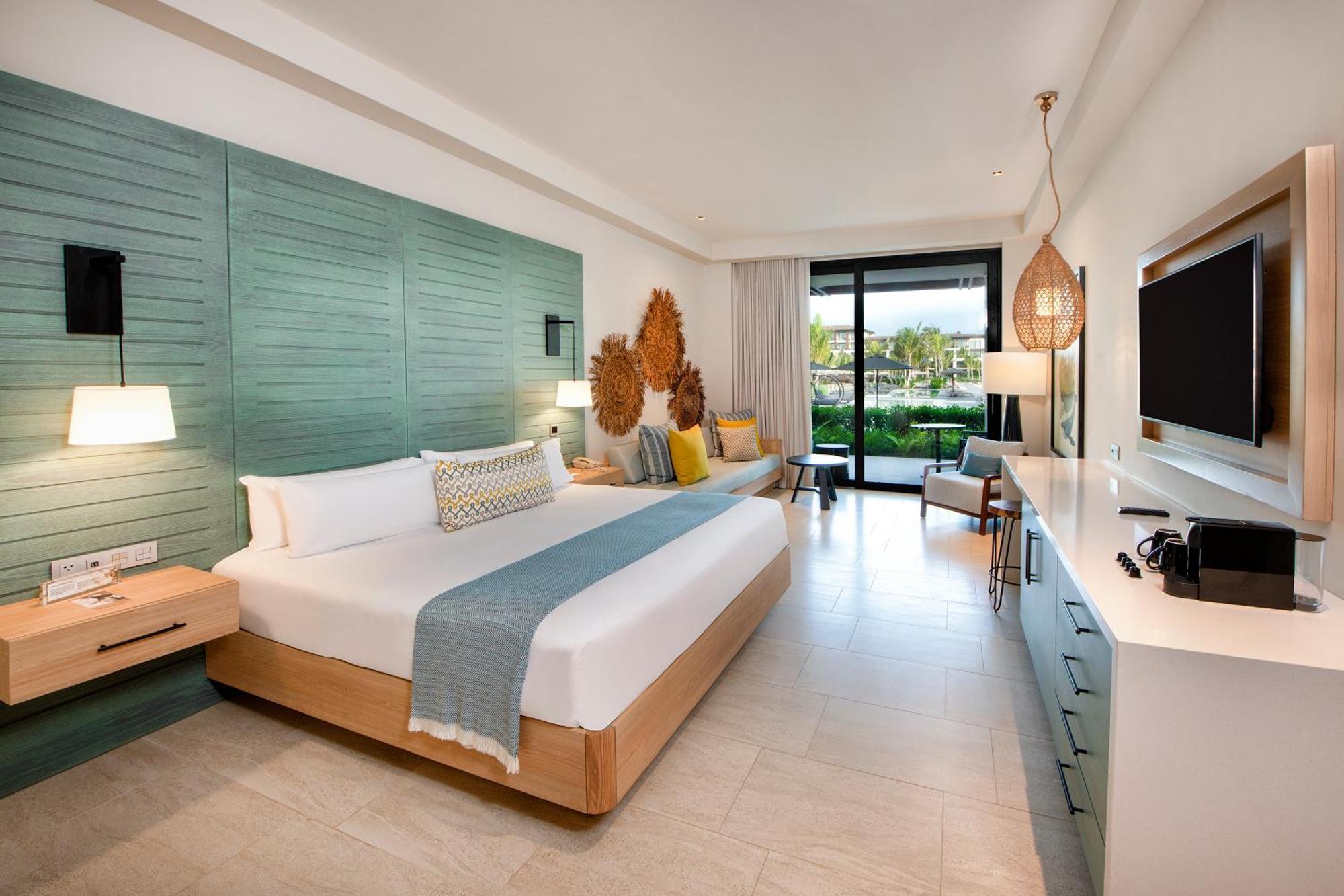 Resort King Pool View Junior Suite,1499498113:JPEG